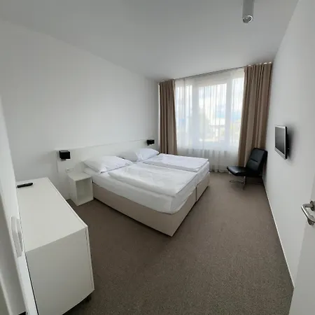 מלון Kapitol מוסט