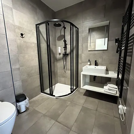 מלון Kapitol מוסט