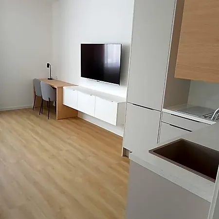 Kapitol 4* מוסט