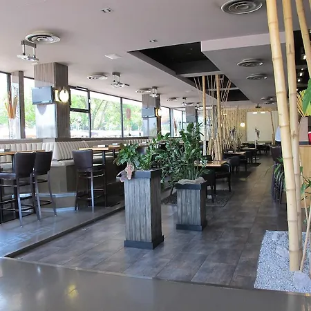 Kapitol Hotel Most